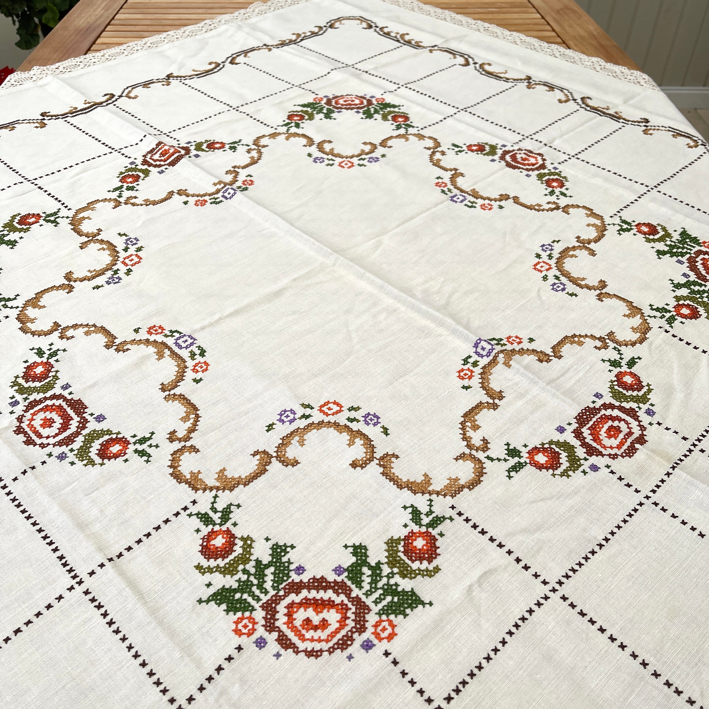 Superbe Nappe Suédoise/Brodée