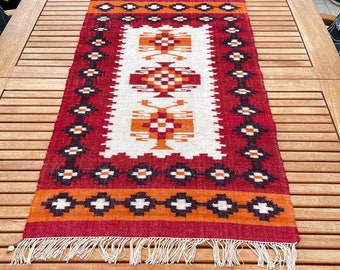 VINTAGE WOVEN TABLERUNNER / Tabletopper / Handmade Greece / Wool / Red White / Textile / Folk art / Craft / Rustic decor / Wall hanging