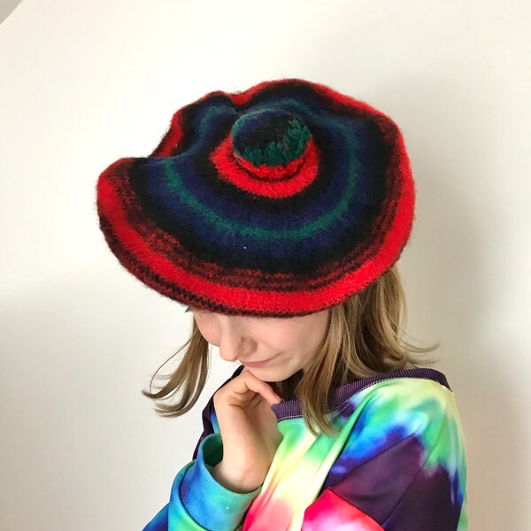 SCOTTISH WOOL BERET / Red McLauchlan / Vintage pompom hat / Knitted / Made in Scotland / Blue Red Green / Traditional / Folkloric / Ethnic