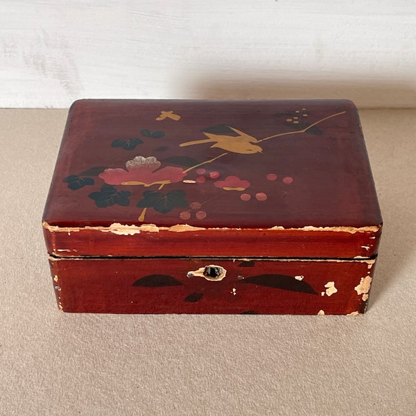 FRENCH LAQUER BOX / Shabby chic trinket box / Lacquerware / Box with lid / Laque Wood Paint / Jewelry / Collectible / Japanese style