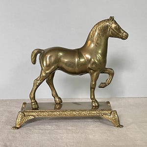 VINTAGE HORSE SCULPTURE / Solid brass metal / Base fundament / Desk decor / Home decor / Art / Collectible