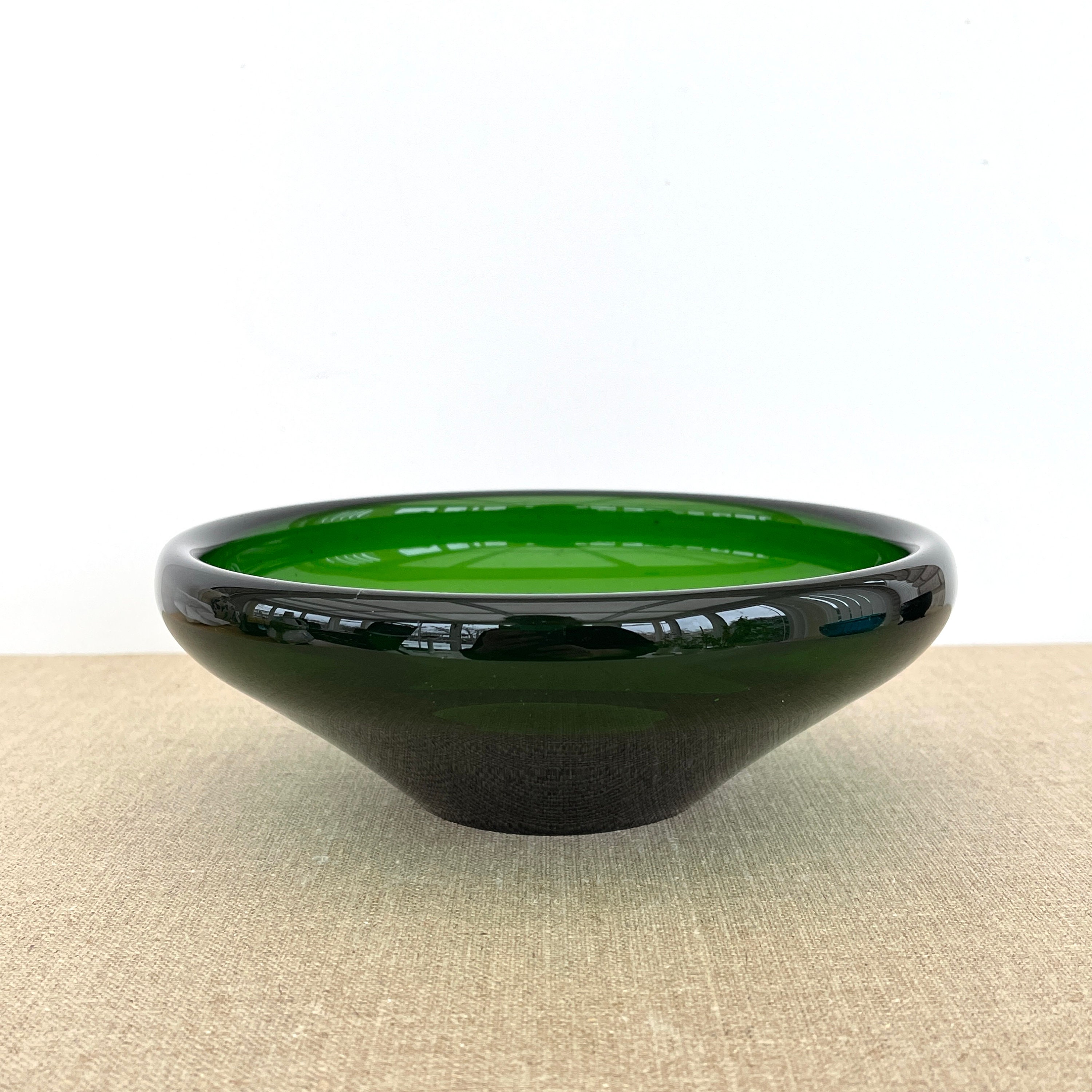 Bol en Verre Suédois/Vert Verre d'art Milieu Du Siècle Moderne Vintage Décoration Intérieure Objet d