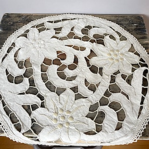 FRENCH VINTAGE TABLECLOTH / Cutwork / Openwork / Cloth / Tablet / Beige linen / Lace / Cottage / Handmade / Embroidery / Romantic