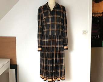 Vintage 70er Jahre Tricose Kleid: Französisches Schwarz Kariertes Falten Midi