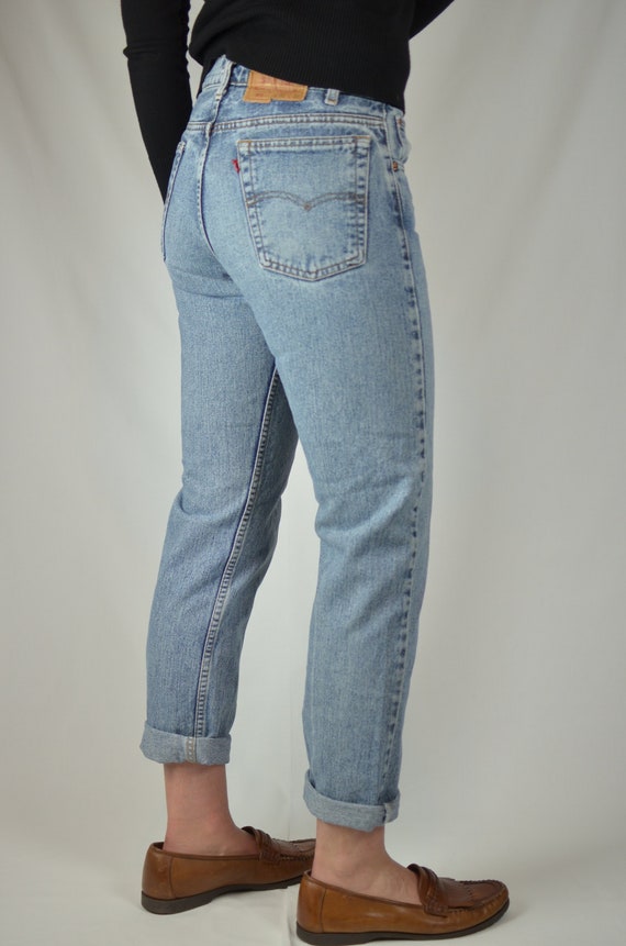levi's distressed mom jeans