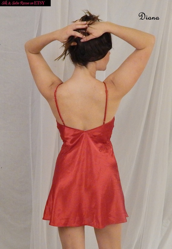 Victoria's Secret Vintage RED Short SATIN Nightow… - image 5