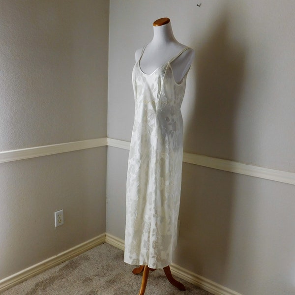 Miss Elaine Off WHITE BRIDAL See-Through Rose Pattern Negligee Long Nightgown Gown Honeymoon Wedding Night Elegant Lingerie - M