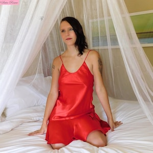 Vintage RED SATIN CHEMISE Slip Nightie Nighty Nightgown Flounced Skirt Sleepwear Holiday 80&#39;s Lingerie - S