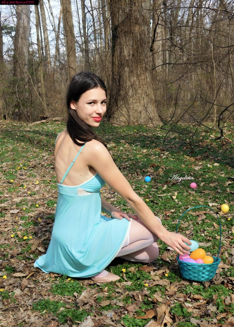 Victoria's Secret Pretty Aqua BLUE and White Lace CHEMISE Short Nightgown Slip Nighty Nightie