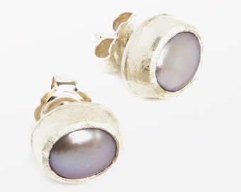 Orecchini a bottone con perle d'acqua dolce, orecchini a bottone con perle, orecchini a bottone con perle rosa, orecchini a bottone con perle bianche, orecchini da sposa, orecchini fatti a mano, orecchini testurizzati.