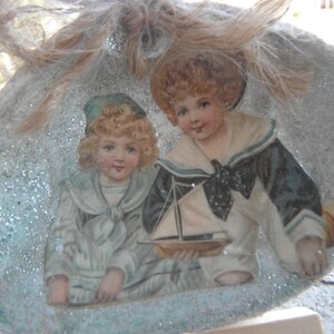 Sweet Little Accent/Ornament Piece with Vintage Art inside Clam Shell/Handpainted/ With mini Ease/l gift for Grandmom, Mom, and more!!