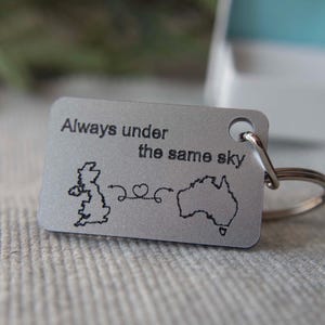 Porte-clés personnalisé pour relations interurbaines - Cadeau personnalisé carte de deux pays - Cadeau d'adieu, d'anniversaire ou d'anniversaire