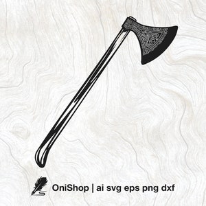 Op de afbeelding: Zwart-witte illustratie van een Viking-bijl met ingewikkelde details op de kling. De bijl heeft een lange houten steel.