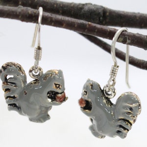 Handgemalte Ohrringe Sterling Silber-grau-Eichhörnchen mit Nuss