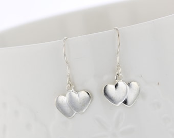 Double coeur en argent sterling boucles d’oreilles. Pendants, boucles d’oreilles, Sterling avec crochets, boucles d’oreilles coeur, amour, balance, coeur