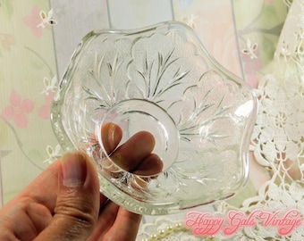 Small Clear Glass Salad Bowl, Little Vintage Pressed Glass Salad or Sauce Bowl With Embossed Leaves Design, Pretty Mini Salad Bowl