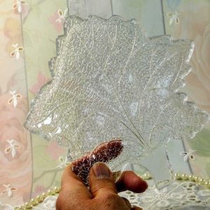 Leaf Bowl, Vintage Clear Crackle Glass Maple Leaf Bowl With Stem Handle, Pretty Crystal Clear Glass Leaf-Shaped Bowl Fun Nature Lovers Gift