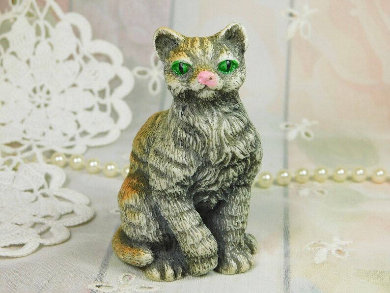 grey tabby cat statue
