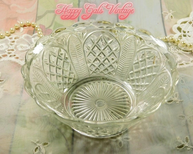 Small Clear Glass Salad Bowl, Little Vintage Pressed Glass Salad or Dip Bowl With Embossed Trellis Design, Pretty Little Salad Bowl Gift