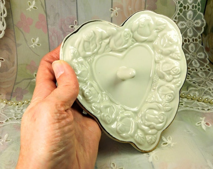 Ring Dish, Ring Holder Dish, Porcelain Rings Dish, Heart Shaped Ceramic Ring Dish, White Heart Ring Holder Fancy Vintage Porcleian Ring Dish