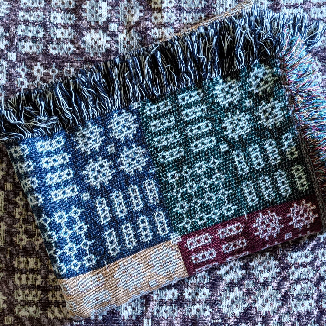 Throw / Blanket - Welsh Tapestry / Carthen Ysgafn