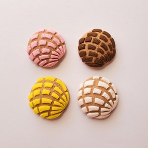 Concha pins or magnet (pan dulce pins, lapels, mexican sweet bread pins, sweet bread lapels)