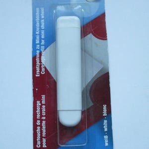 May include: A white rectangular chalk refill cartridge for a mini chalk wheel, encased in clear plastic packaging with a blue and red cardboard backing. The packaging features the Prym brand logo and text including Cartridge refill for mini chalk wheel.