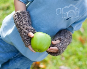 Crochet pattern #018 - Chunky Cozy mitts, Easy Crochet Fingerless Gloves - Toddler, child, adult sizes - pdf tutorial