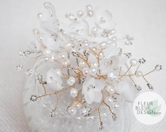 JOSEPHINE | Bridal hairpin fascinator in silver with small flowers