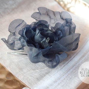 Etwas Blaues für die Hochzeit Seidenblumen Haarkamm Bild 1