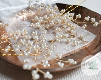 CHRISTINE | wedding hair ornaments set with pearls and gold plated hairpins