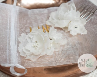 CATHERINE | Small wedding fascinator with silk flowers in ivory cream beige