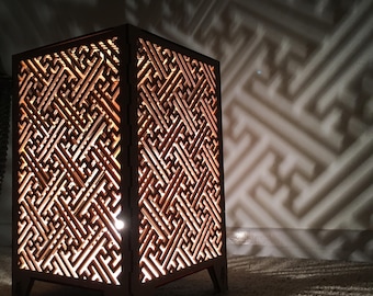 Sayagata geometric pattern shadow lamp.