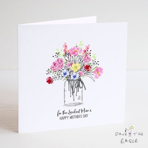 Tarjeta del Día de la Madre con un bonito diseño floral Doodle