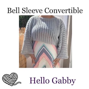 Könnte beinhalten: Ein hellgraues Häkeltop mit Glockenärmeln. Das Top ist ein Cropped-Style und hat eine lockere, offene Maschenstruktur. Der Text "Bell Sleeve Convertible" befindet sich oben im Bild. Der Text "Hello Gabby" befindet sich unten im Bild.
