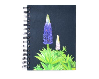 Grand carnet de notes avec fleurs de lupin - Papier écologique de bouse d'éléphant par M. Ellie Pooh