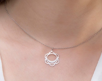 Svadhisthana Sex Sacral Chakra Pendant Necklace in Silver