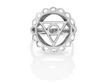 Throat Vissuddha Chakra Ring in Silver