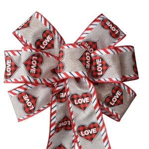 Lazo de corona con cable para el día de San Valentín - Corazones de amor en cinta natural