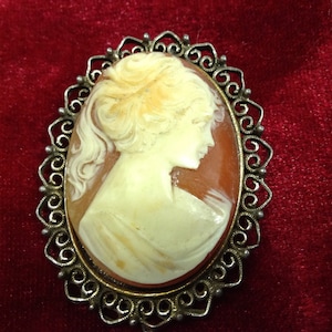 Elegant Art Deco Shell/Bakelite Filigree Carved Cameo Pendant/Brooch Pin 20&#39;s-30&#39;s