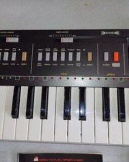 Casio Casiotone MT-800 Vintage 49 Key Keyboard Synthesizer