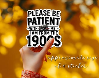 Siate pazienti con me, sono degli anni '90 / Adesivo sarcastico per laptop / Adesivo per bottiglia d'acqua / Detto umoristico / Umorismo anni '90 / Bambino anni '80