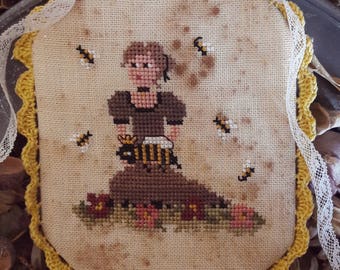 Queen Bee - PDF Cross Stitch Pattern