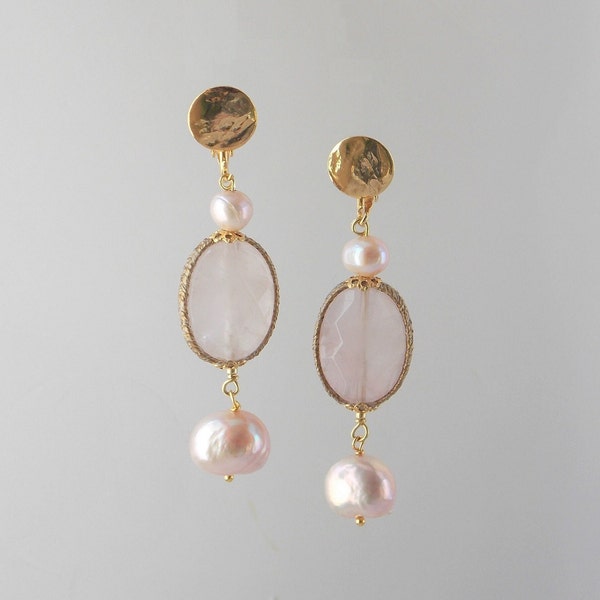 Clips ou oreilles percés, boucles d'oreilles en perles naturelles, quartz rose et perle de culture.