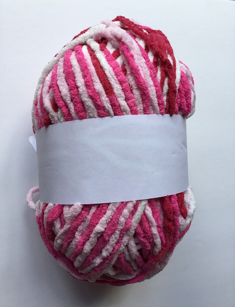 Bernat Blanket Yarn Brights Raspberry Ribbon Varg