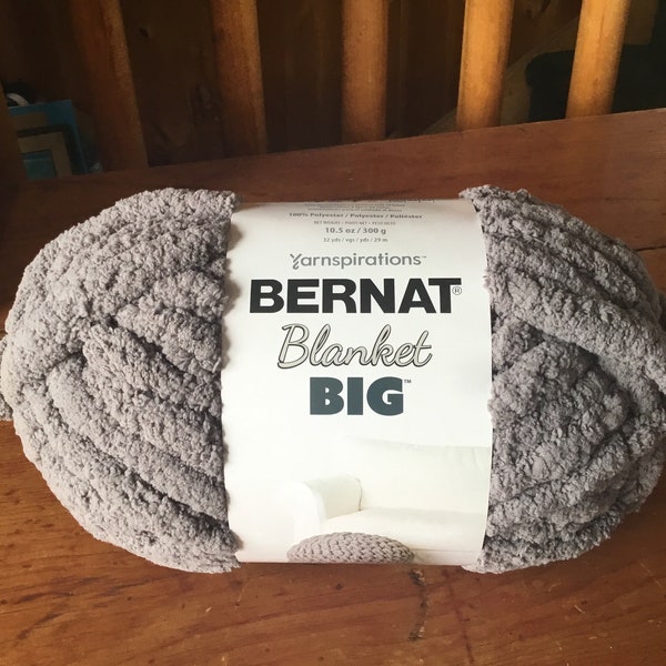 Bernat Decke Big Yarn 100% Polyester 10.5oz/300g Jumbo 7- Grau