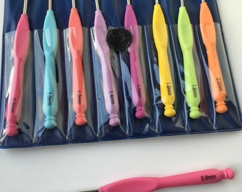 Crochet Hook Set 8 Pieces/Ergonomic Crochet Hooks/Aluminum Crochet Hooks/Soft Plastic Handle/Boye Style Crochet Hooks/Leyuan Hooks