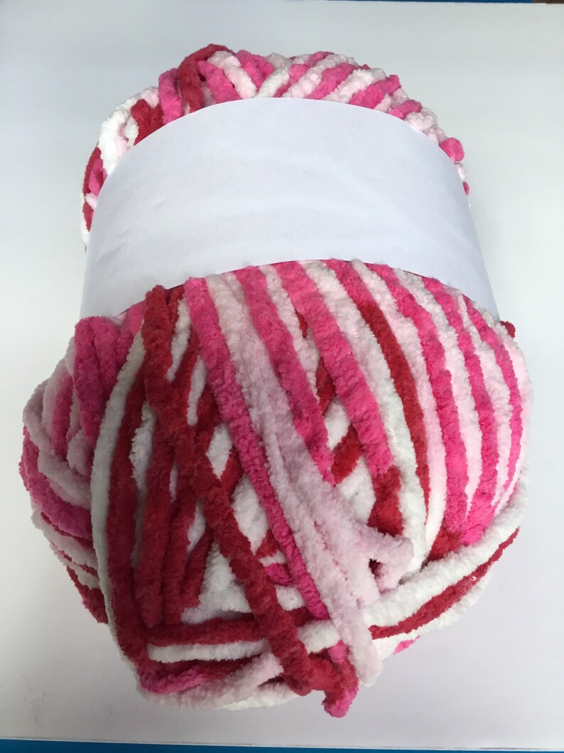 Bernat Blanket Yarn Brights Raspberry Ribbon Varg