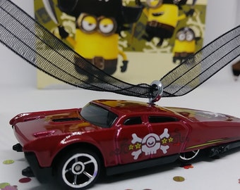 Hotwheels Despicable Me Minions Christmas Car Ornament, Collectible Movie Ornament, Slikt Back