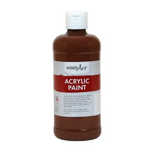 Pode incluir: Uma garrafa marrom de tinta acr&iacute;lica Handy Art. A garrafa tem uma tampa branca e um r&oacute;tulo com o nome da marca e o nome do produto.